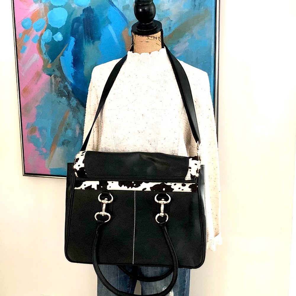 Designer Travel Bag by Jadavé